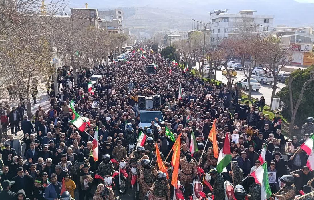 مراسم بیعت با آیت‌الله سید مجتبی خامنه‌ای با حضور شگفت‌انگیز مردم دورود