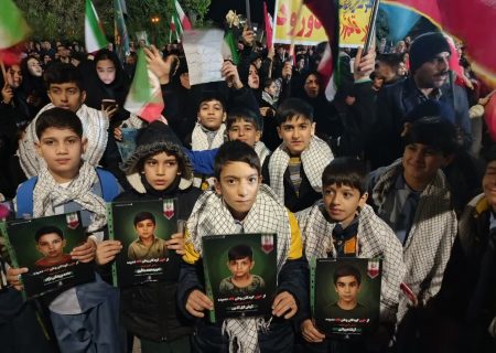 دسته‌روی دانش‌آموزان دورودی تا میدان ولایت در اربعین رهبر شهید انقلاب