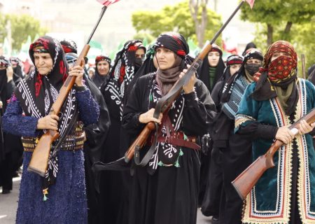 زنان و دختران غیرتمند دورودی با حضور در مراسم جان فدایان ایران امام رضایی خطی نو در میدان مقاومت ترسیم نمودند