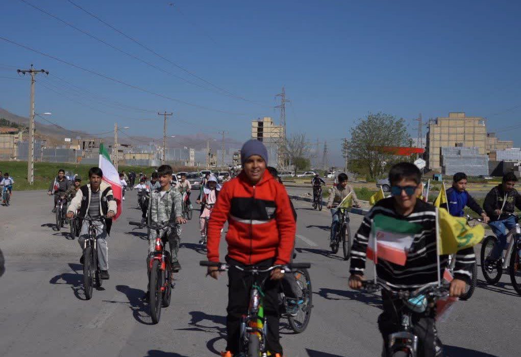 رکاب‌زنی دوچرخه سواران دورودی در بیعت با رهبر انقلاب