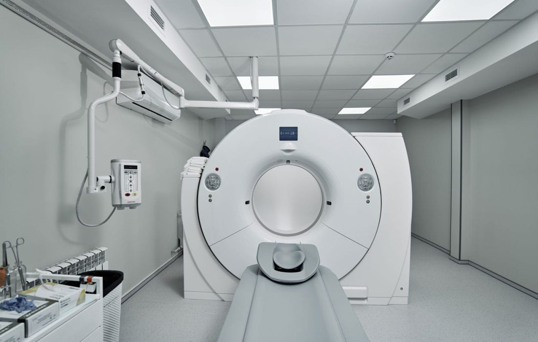 خیردورودی یک دستگاه پیشرفته MRI به مردم دورود اهداء نمود