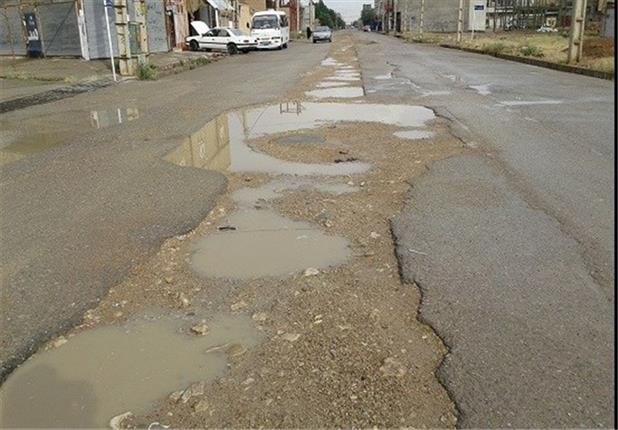 آقای شهردار! چاله‌های خیابان‌های دورود تا کی باید از جیب مردم هزینه بتراشند؟