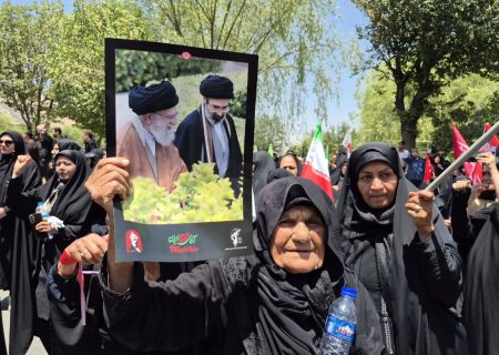 برگزاری باشکوه مراسم گرامیداشت مقام معظم رهبری در دورود