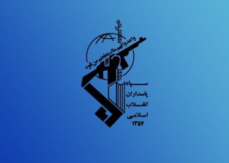 سپاه: یک فروند سوپر نفتکش متخلف در اثر اصابت با ۲ مین دریایی دچار آتش سوزی‌های مهیب شد