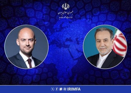 انتقاد عراقچی از سکوت و همراهی فرانسه با جنایات آمریکا علیه ایران