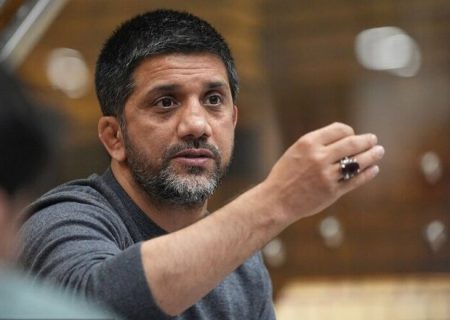دبیر: چطور سلبریتی‌ و تراستی‌ها معدن می‌گیرند حرفی نمی‌زنید؟/ به ضدانقلاب پول زور نمی‌دهم