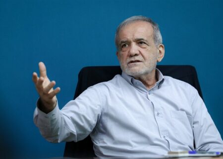 پزشکیان: در مذاکره‌ایم و با اقتدار سخن می‌گوییم/ دشمن مأیوس می‌شود