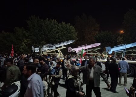 شب حماسه و تجدید بیعت مردم دورود در اجتماع «خونخواهان قائد شهید»